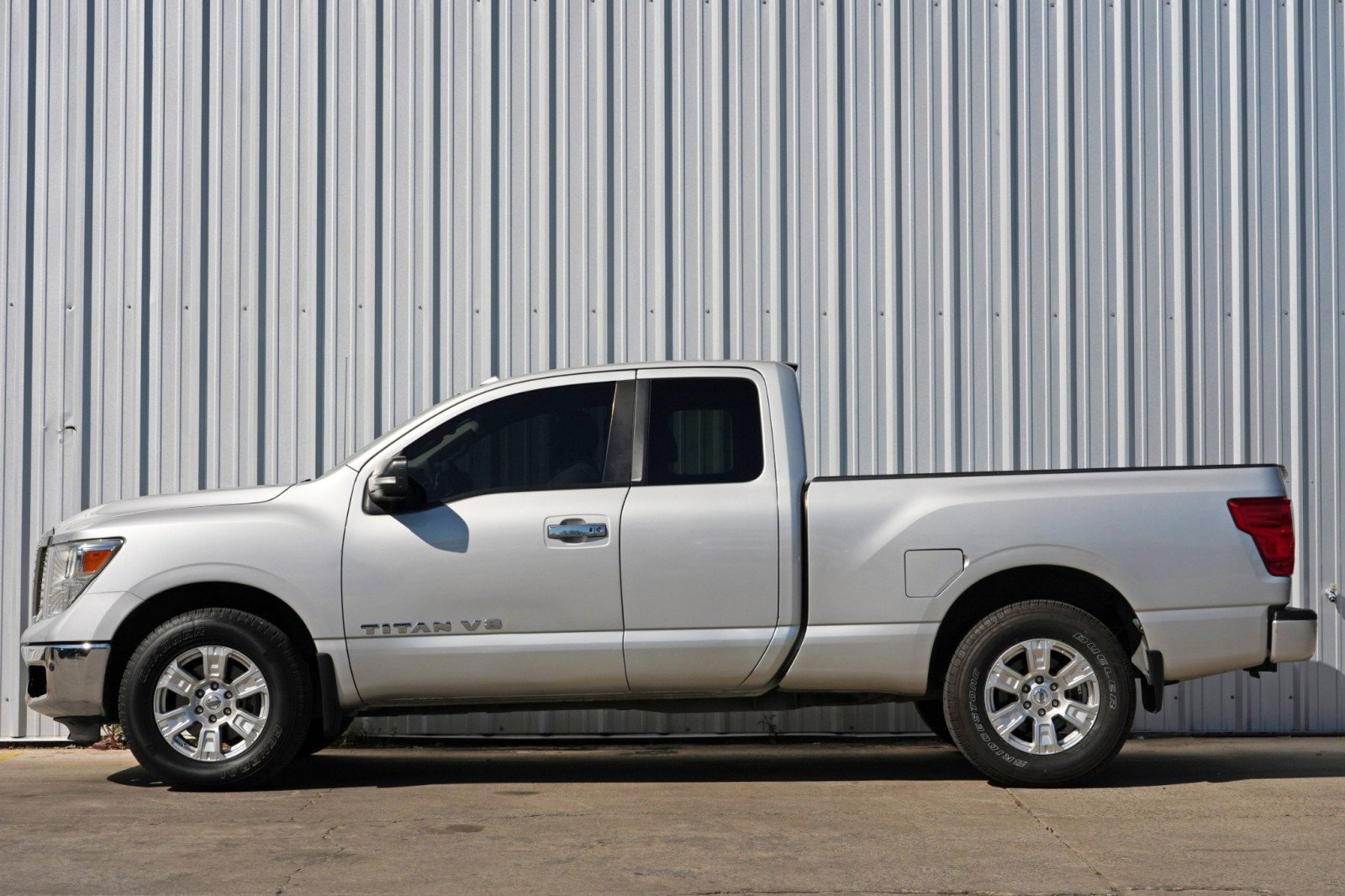 Used 2018 Nissan Titan SV w/ SV Convenience Package image 7