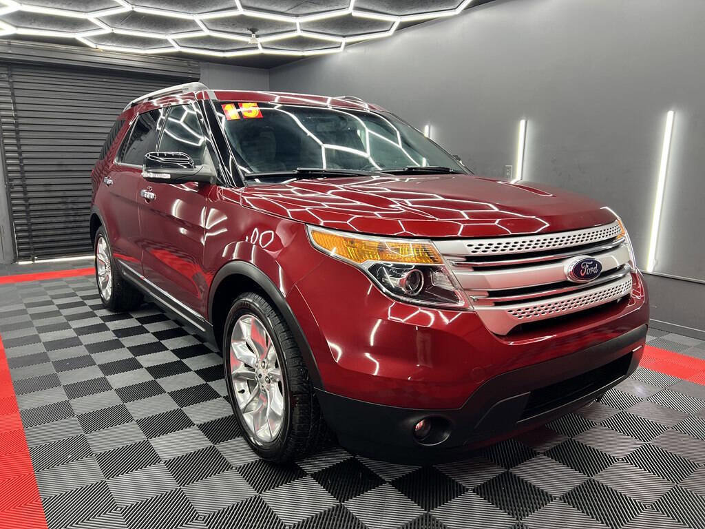 Used 2015 Ford Explorer XLT w/ Equipment Group 202A image 3