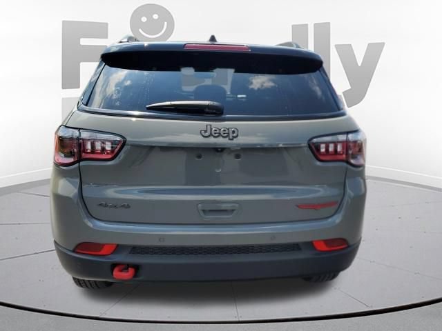 Used 2023 Jeep Compass Trailhawk w/ Trailhawk Convenience Group AWD/4WD image 4