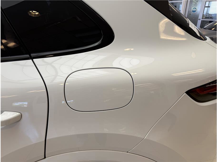 Used 2022 Porsche Cayenne E-Hybrid w/ Premium Plus Package image 26