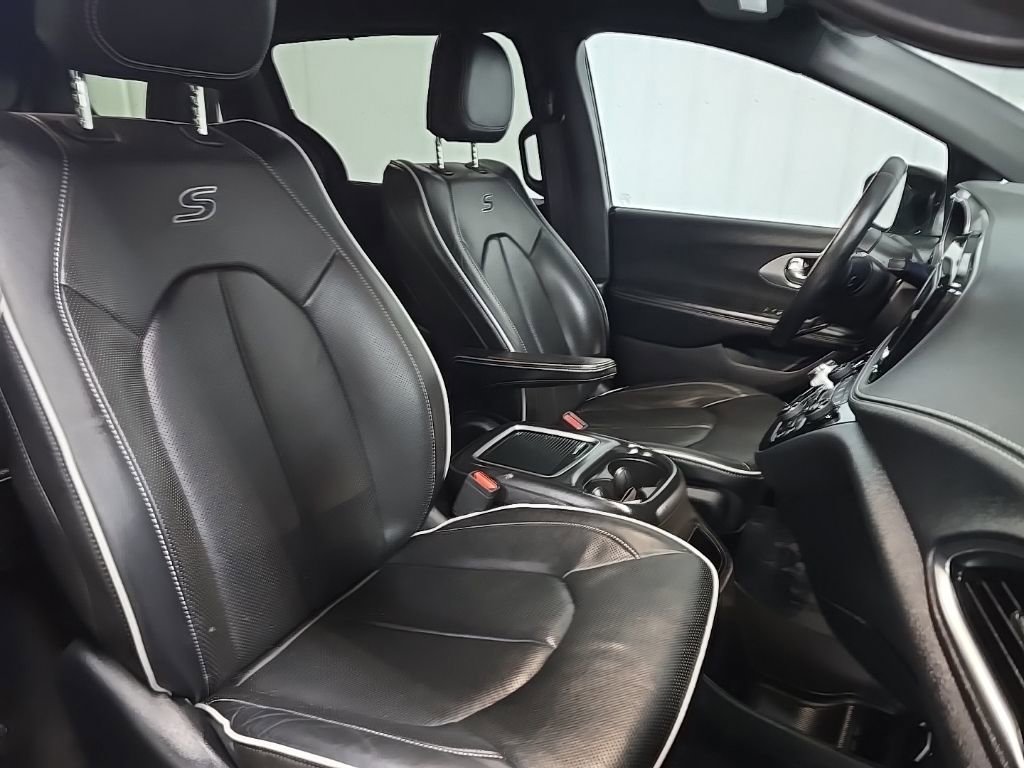 Used 2019 Chrysler Pacifica Limited w/ Advanced Safetytec Group image 14