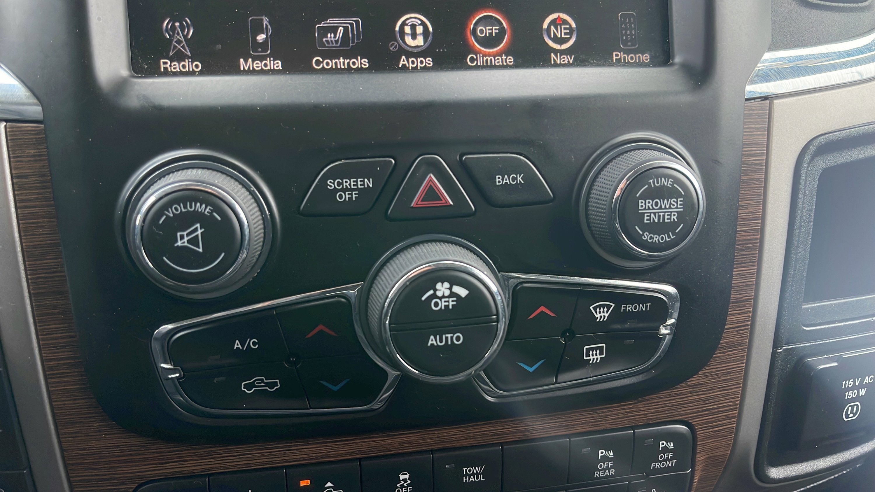 Used 2016 RAM 1500 Laramie w/ Convenience Group image 16