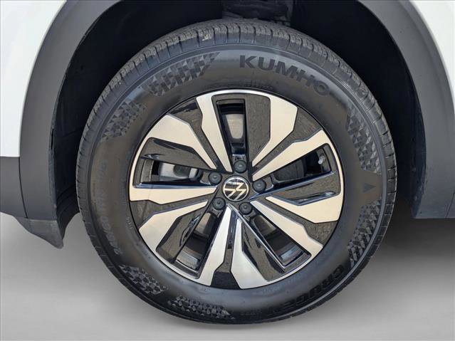 Used 2024 Volkswagen Atlas Cross Sport SE FWD image 23