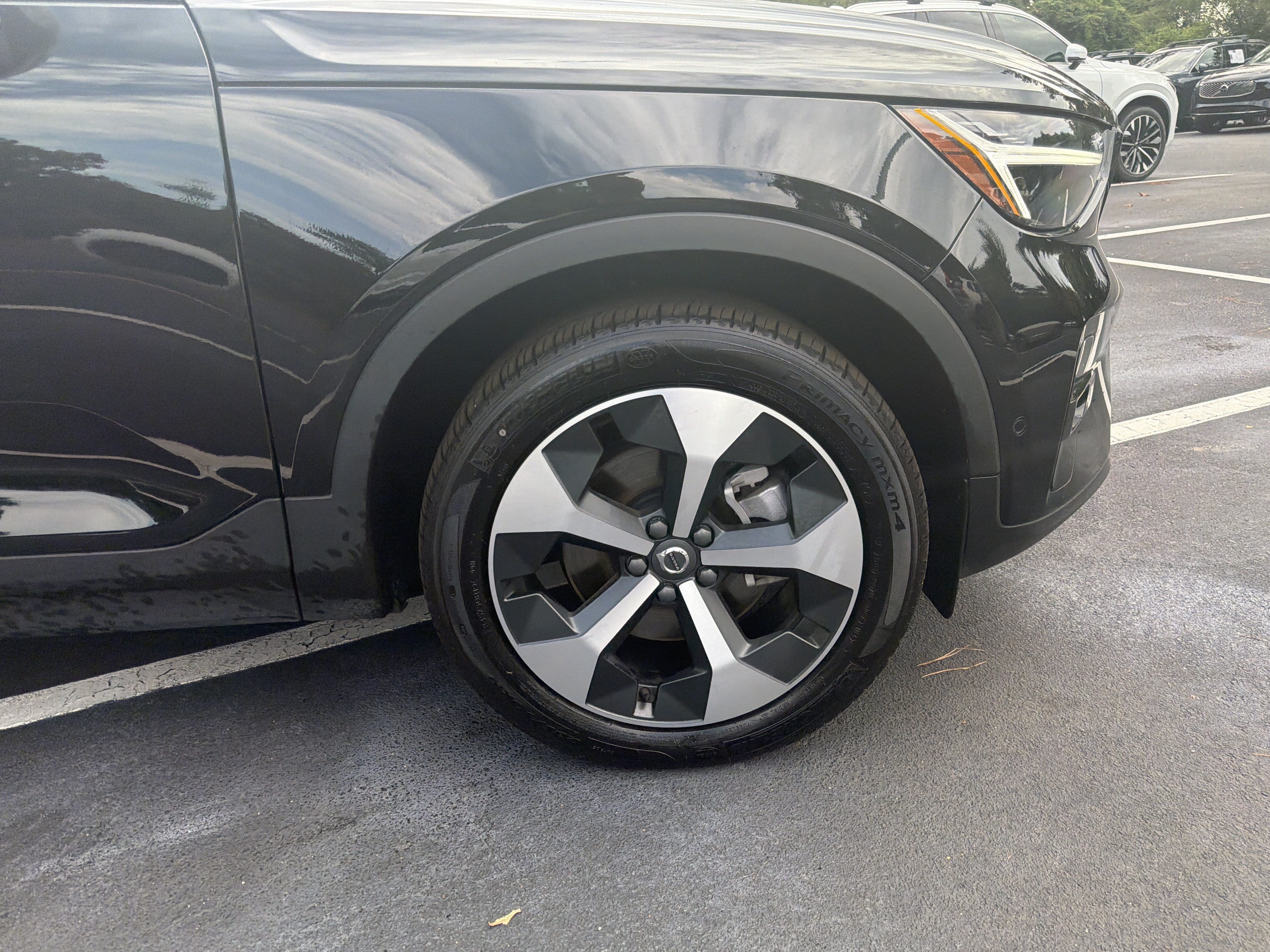 Certified 2025 Volvo XC40 B5 Plus AWD/4WD image 13