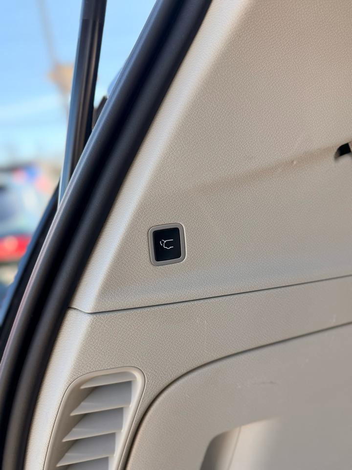 Used 2019 Chrysler Pacifica Touring-L image 21