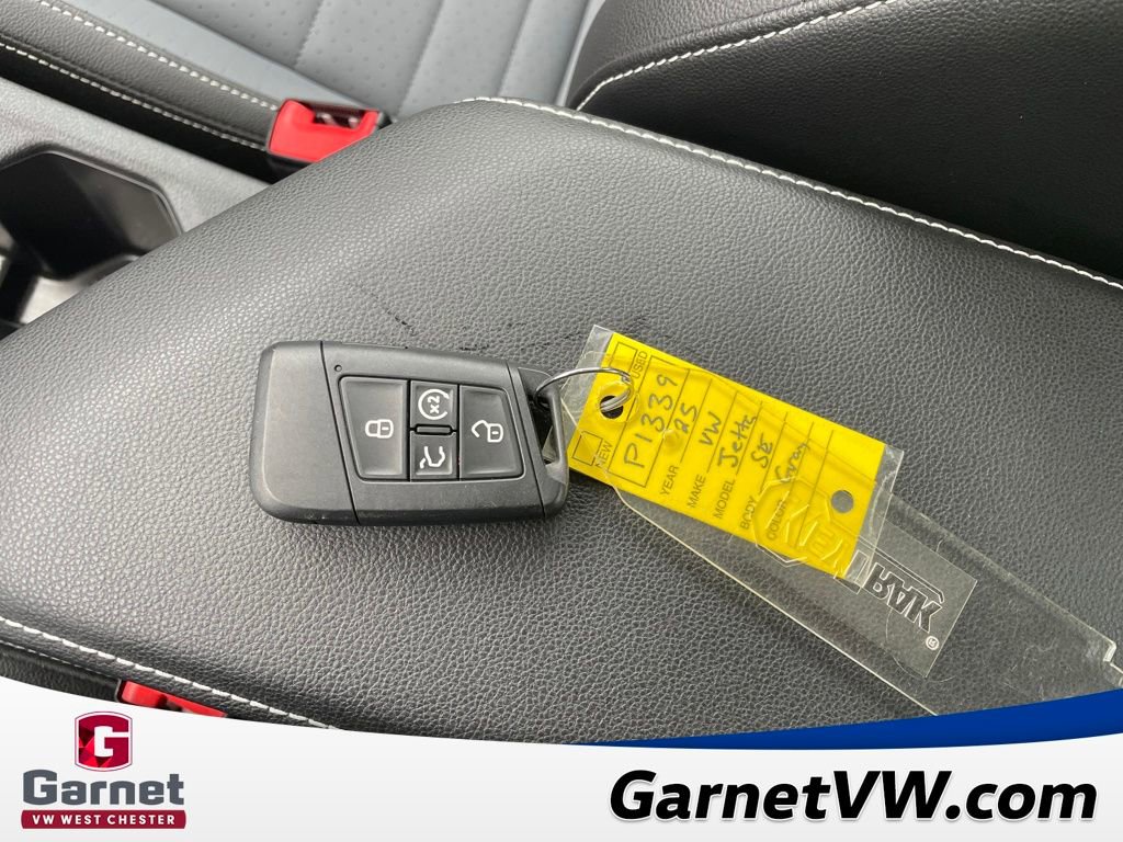 Certified 2025 Volkswagen Jetta SE w/ Sunroof Package image 29