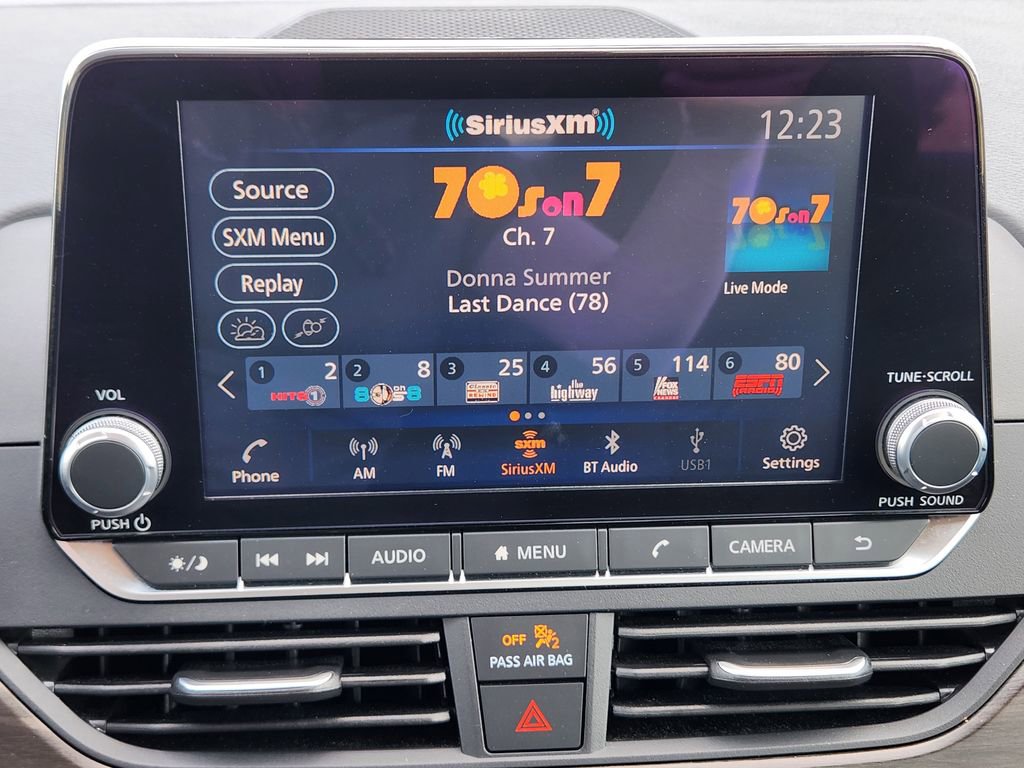 Used 2025 Nissan Altima 2.5 SV FWD image 17