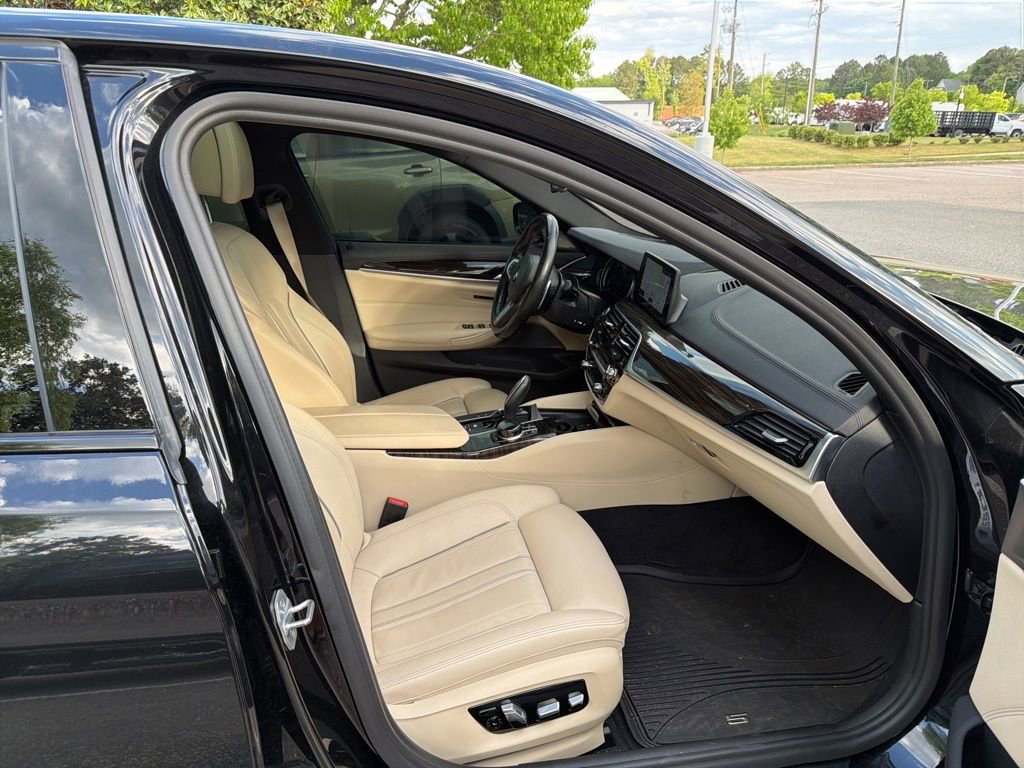 Used 2018 BMW M550i xDrive AWD/4WD image 28