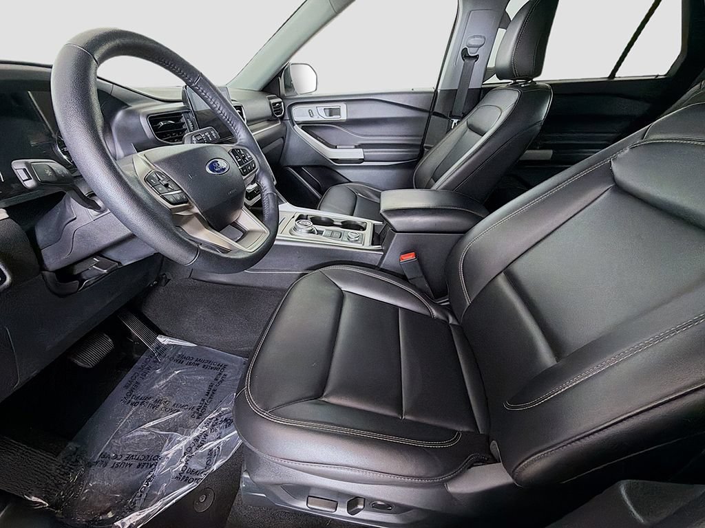 Used 2023 Ford Explorer XLT w/ Equipment Group 202A AWD/4WD image 26