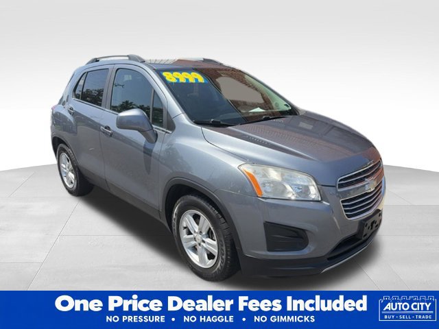 Used 2015 Chevrolet Trax LT w/ LT Sun and Sound Package FWD image 2