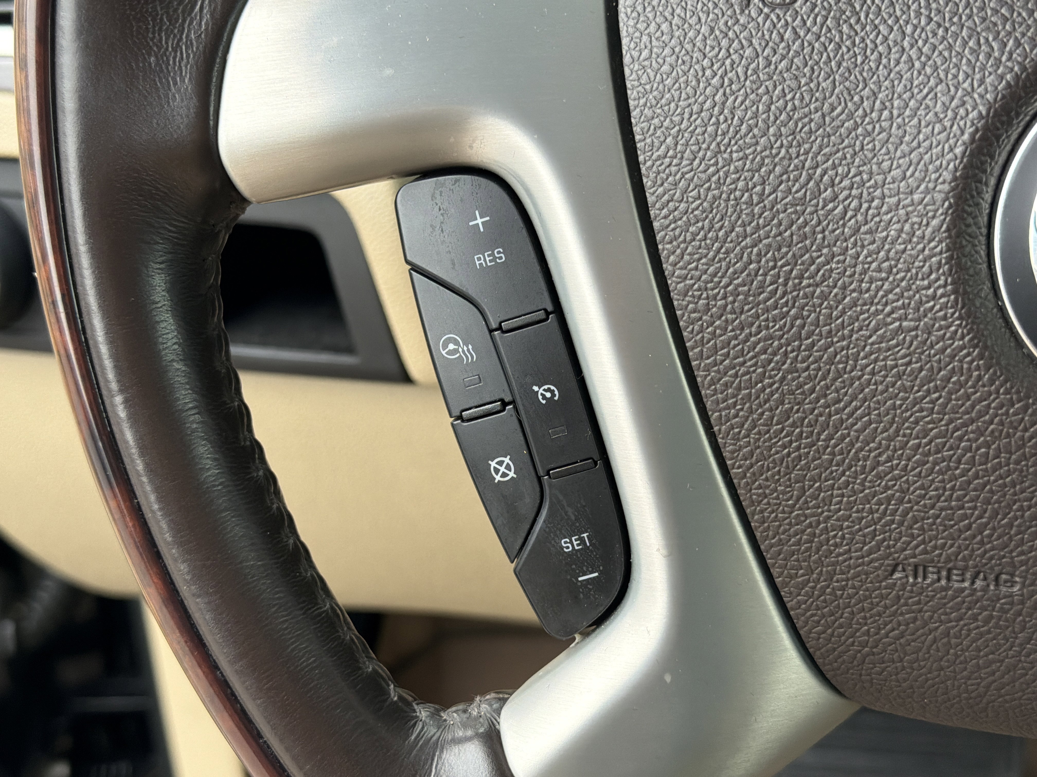 Used 2013 Cadillac Escalade EXT Premium image 28