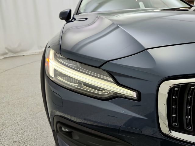New 2026 Volvo V60 B5 Cross Country Plus w/ Climate Package image 30