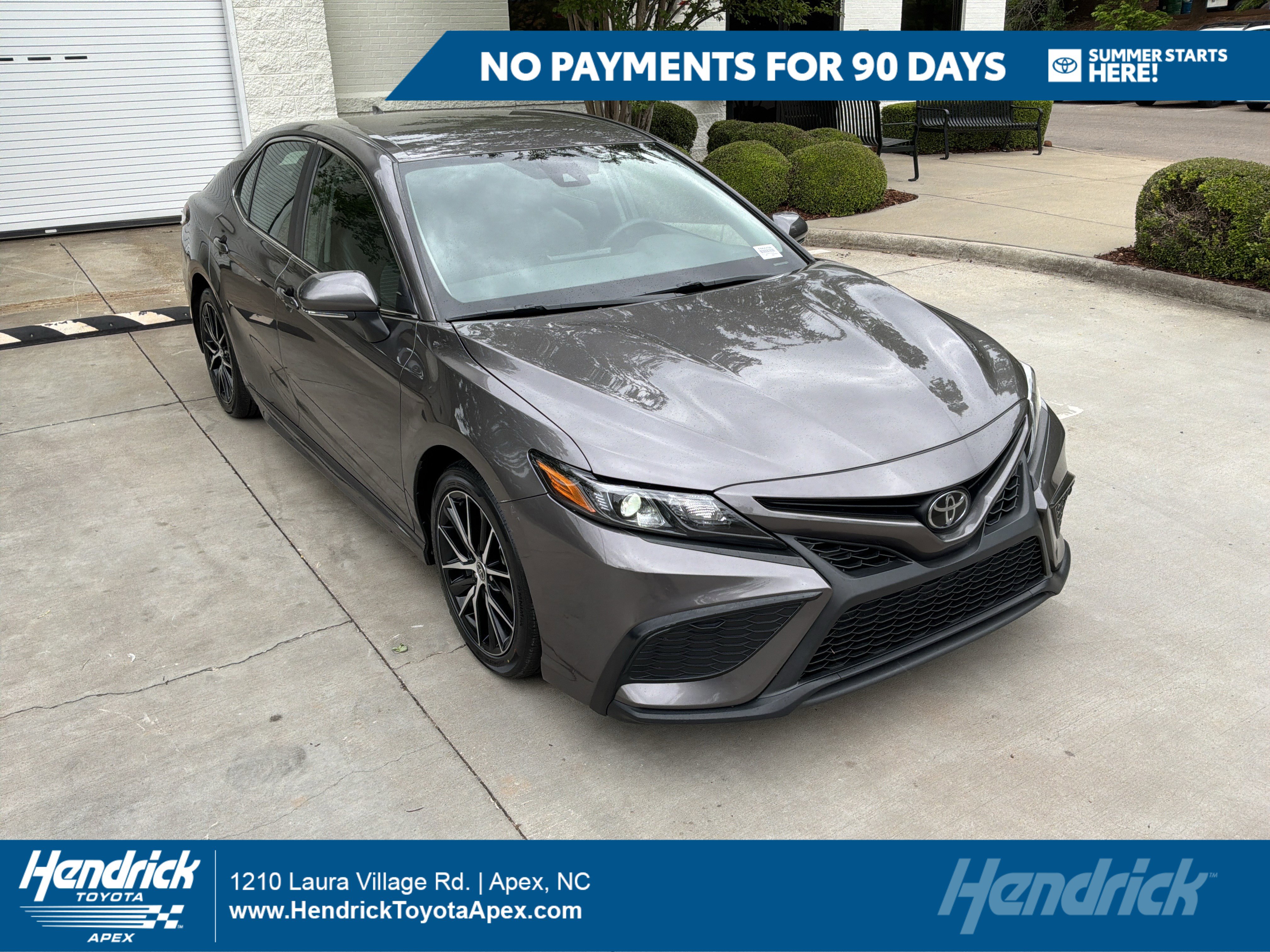 Used 2024 Toyota Camry SE FWD image 1