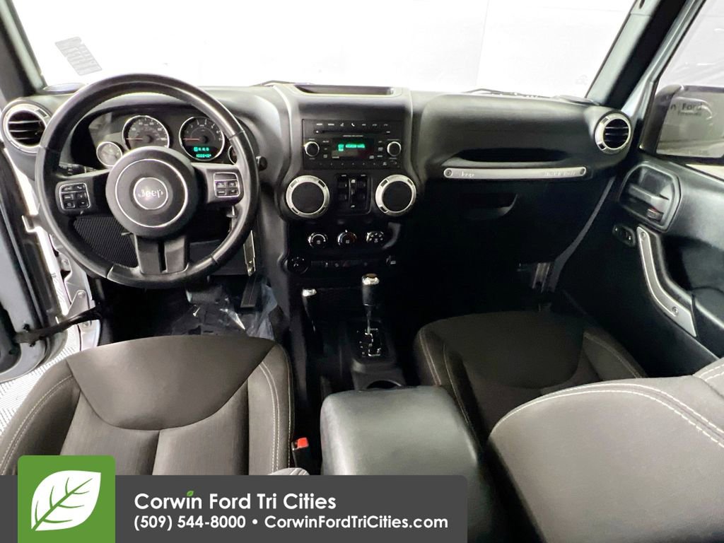 Used 2016 Jeep Wrangler Unlimited Rubicon w/ Connectivity Group AWD/4WD image 7