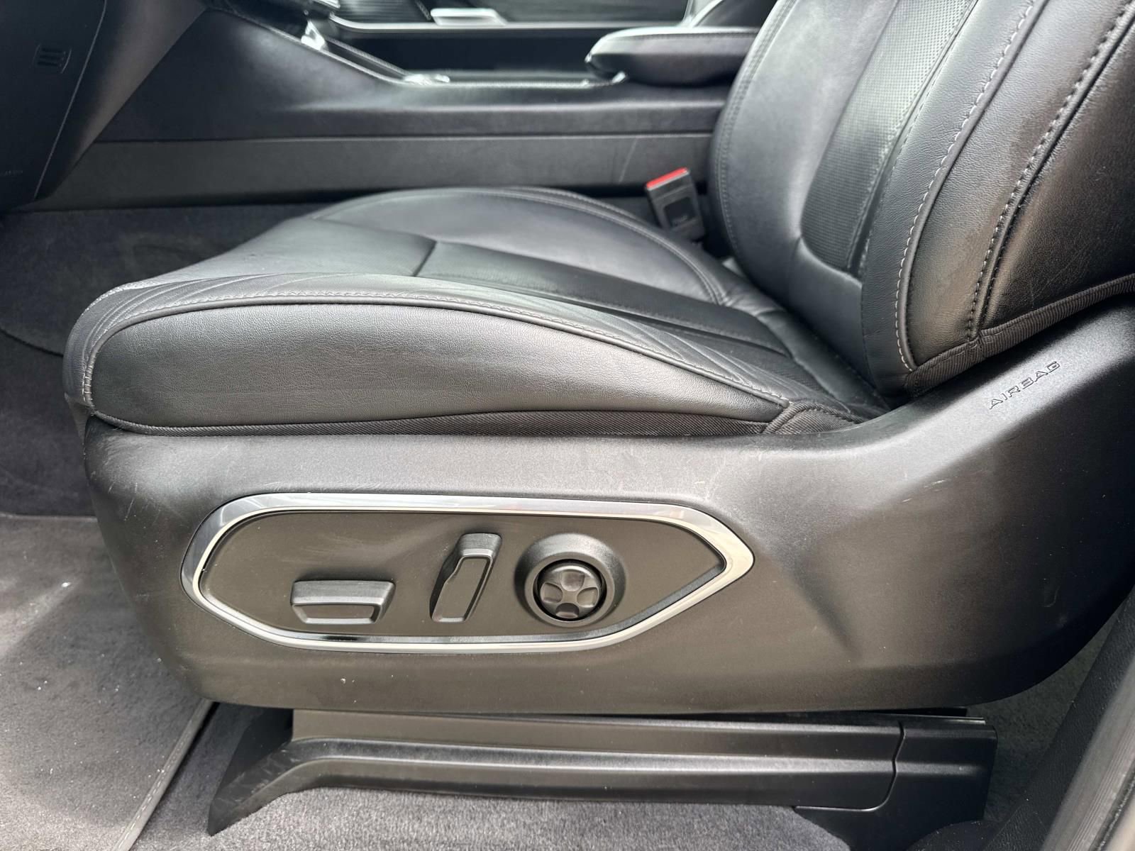 Used 2024 Jeep Wagoneer L Series II image 17