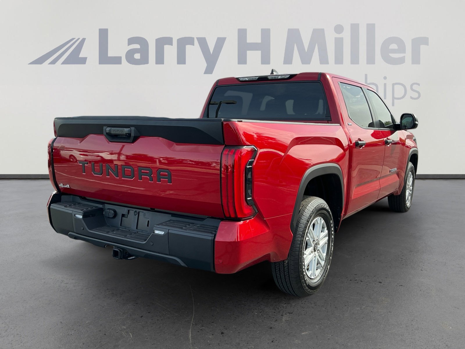 Certified 2025 Toyota Tundra SR5 AWD/4WD image 5