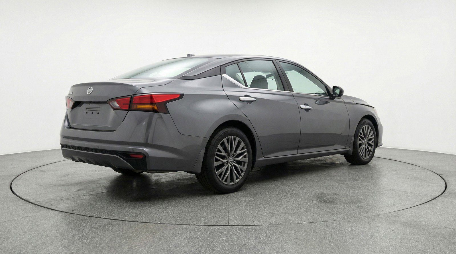 Used 2025 Nissan Altima 2.5 SV image 9