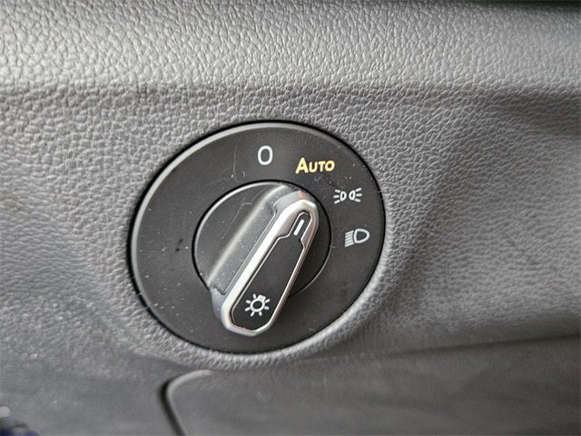 Used 2023 Volkswagen Jetta SE image 26