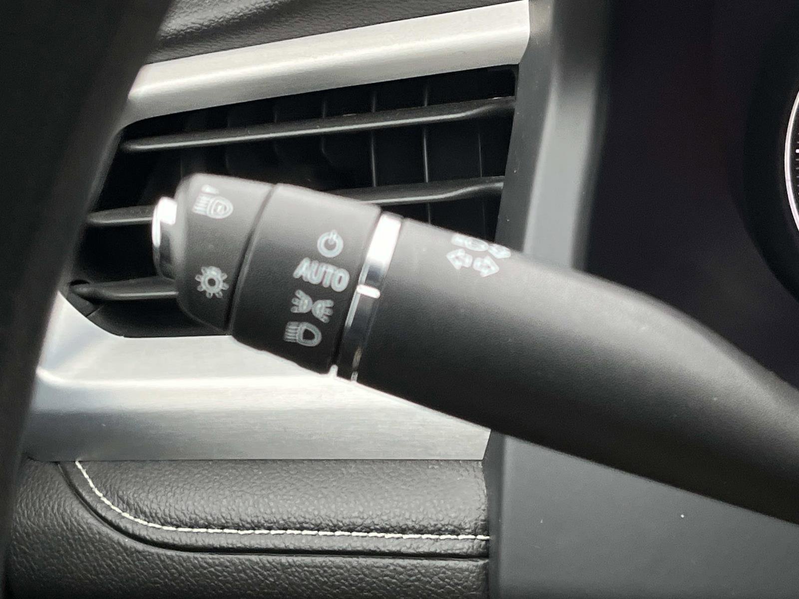 Used 2023 GMC Acadia SLE image 10