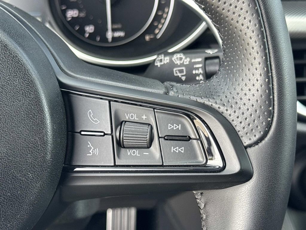Used 2023 Alfa Romeo Stelvio Veloce image 9
