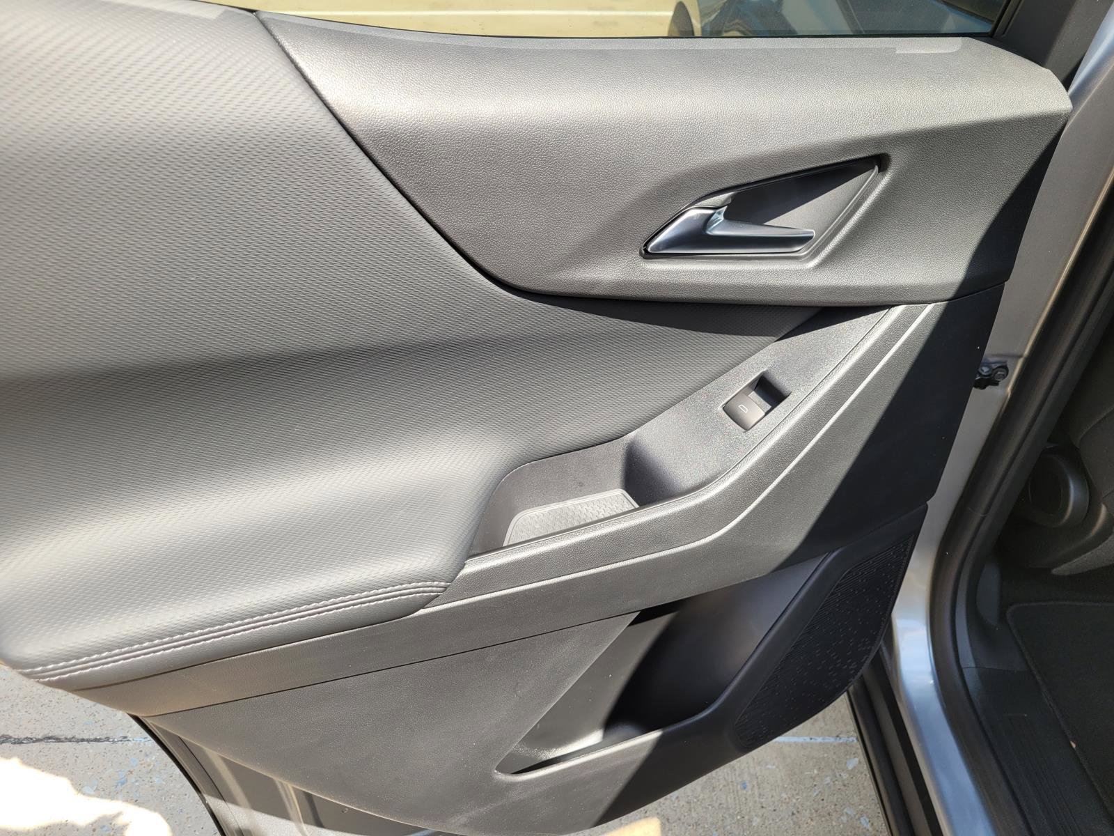 New 2027 Chevrolet Equinox LT FWD image 8