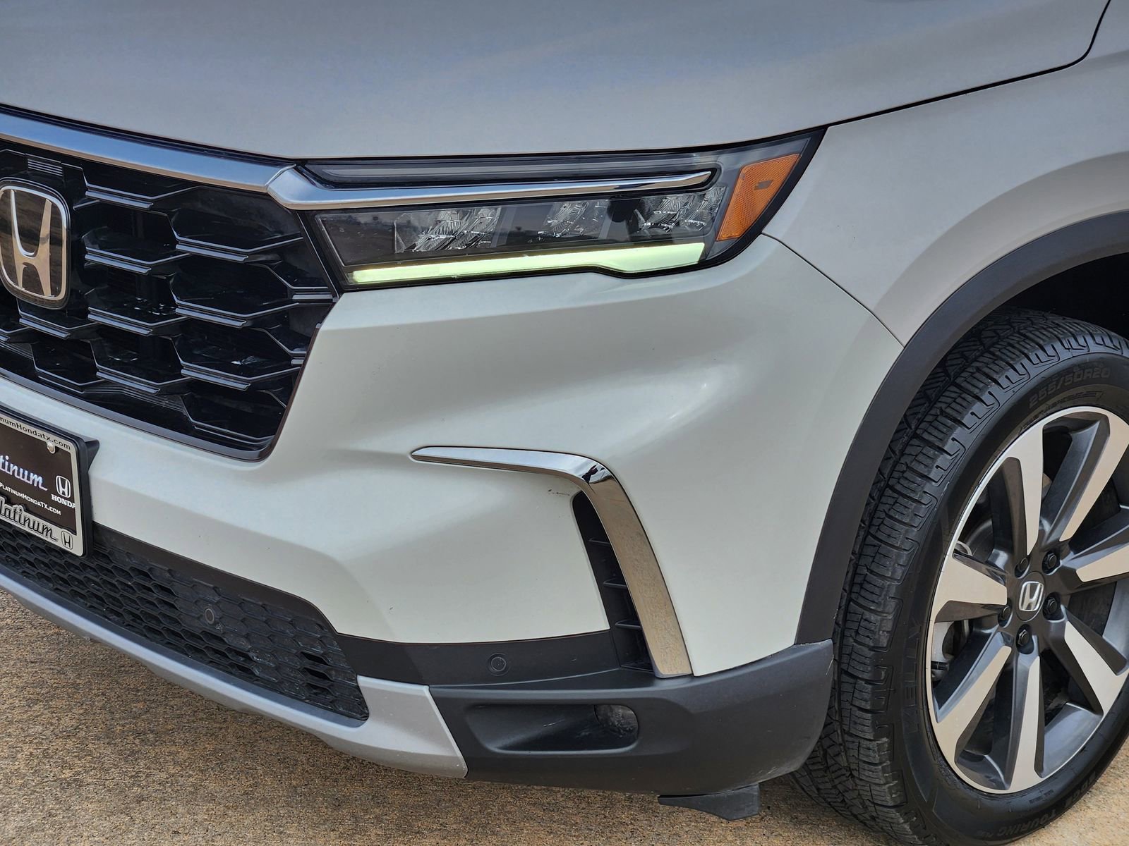 Certified 2024 Honda Pilot Touring image 9