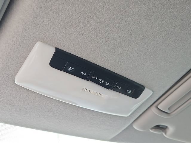 Used 2019 Nissan Kicks SR FWD image 29