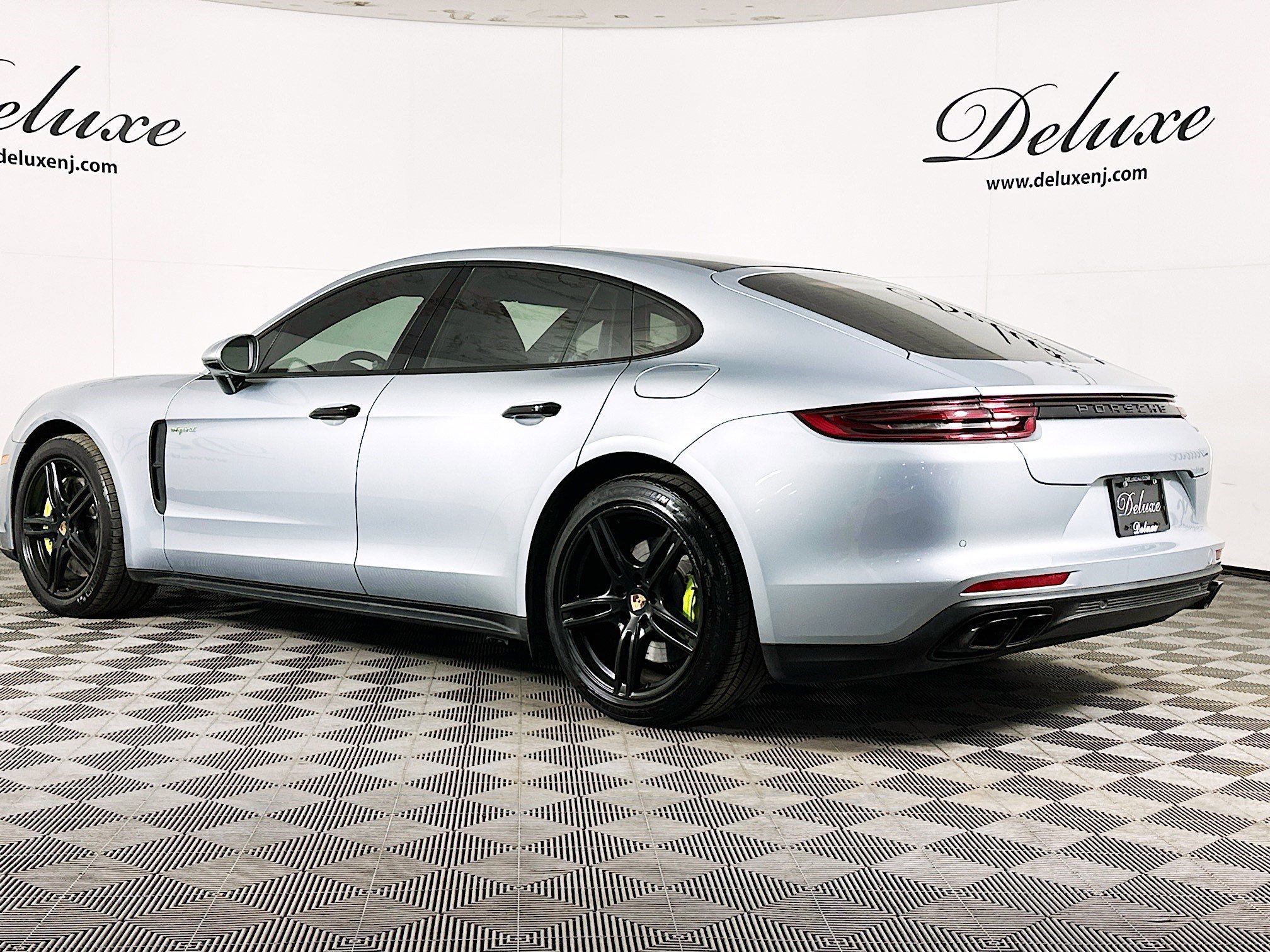Used 2018 Porsche Panamera 4 image 4