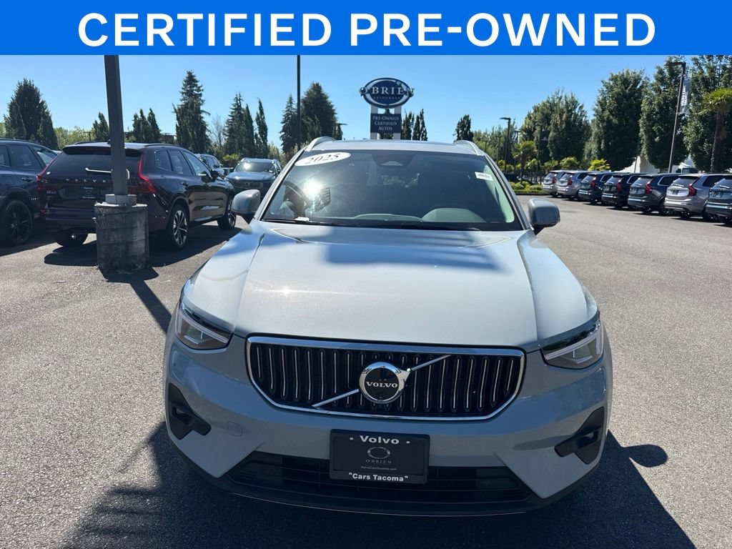 Certified 2025 Volvo XC40 B5 Plus AWD/4WD image 9