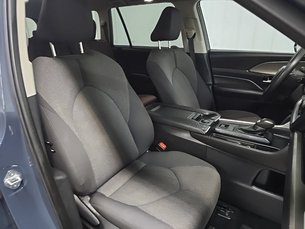 Used 2025 Toyota Grand Highlander AWD image 16