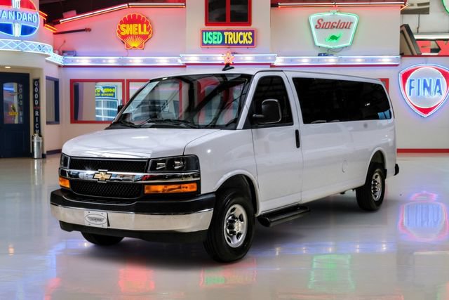 Used 2025 Chevrolet Express 3500 LT w/ LT Preferred Equipment Group RWD image 2