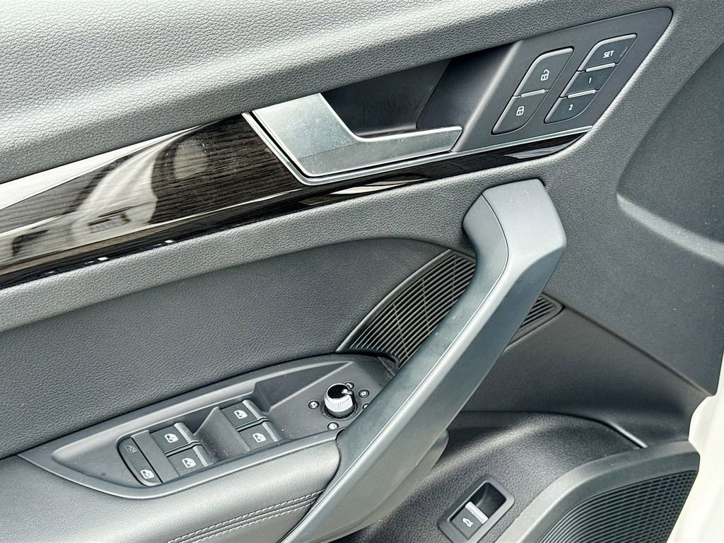 Used 2018 Audi Q5 Prestige w/ Prestige Package image 18