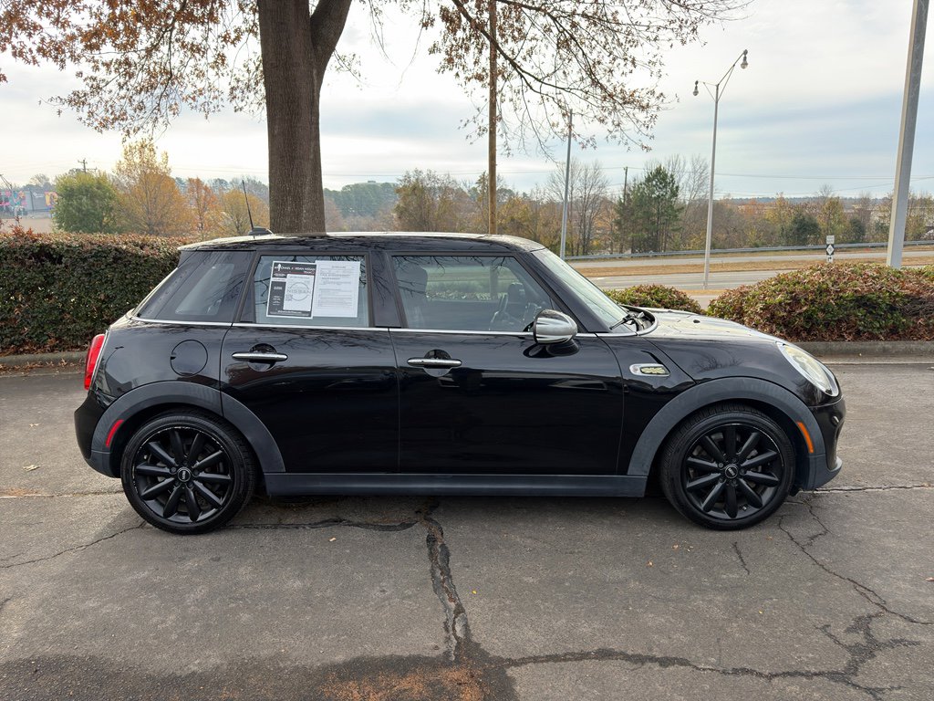 Used 2017 MINI Cooper 4-Door Hardtop image 7
