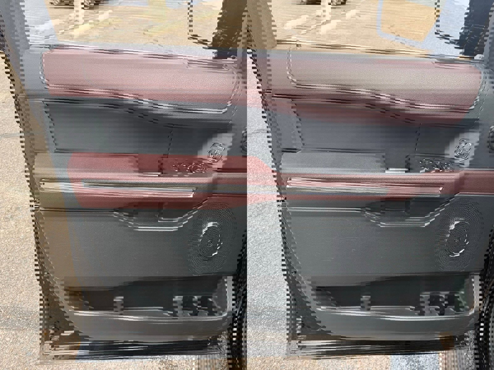 Used 2023 Ford Expedition Max Limited image 15