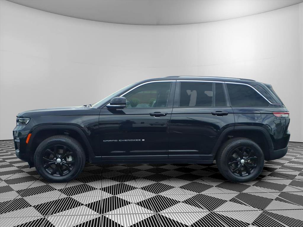 Used 2023 Jeep Grand Cherokee Limited AWD/4WD image 24