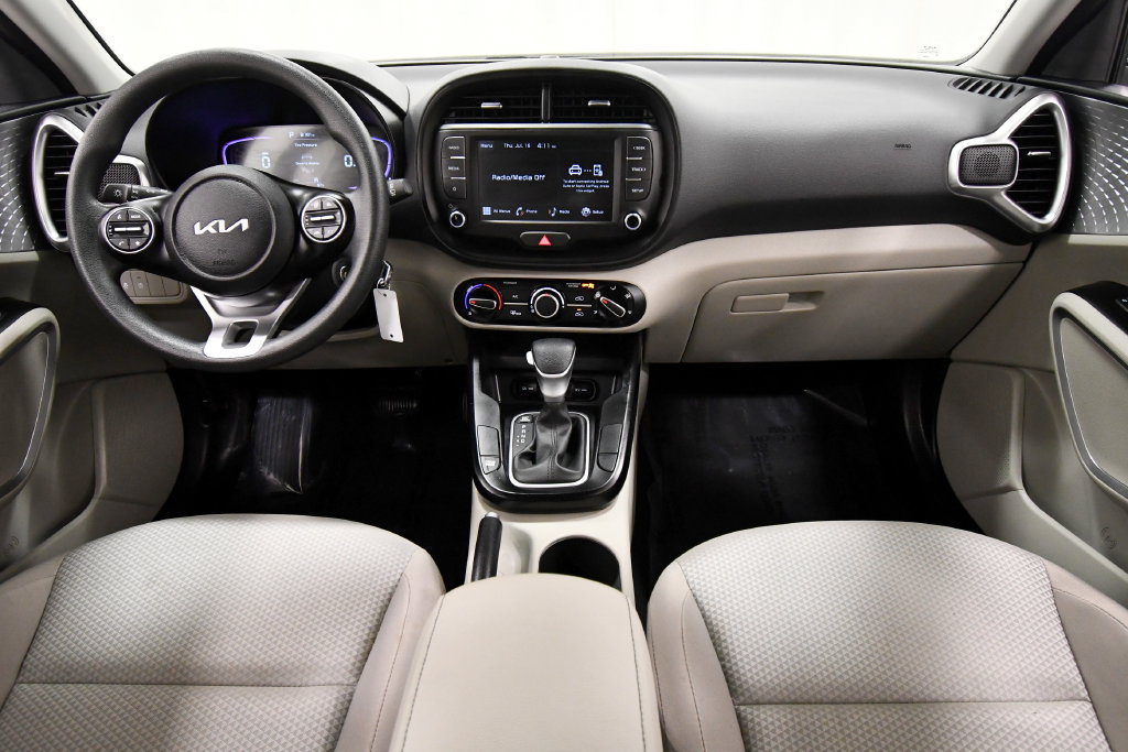 Certified 2025 Kia Soul LX FWD image 3