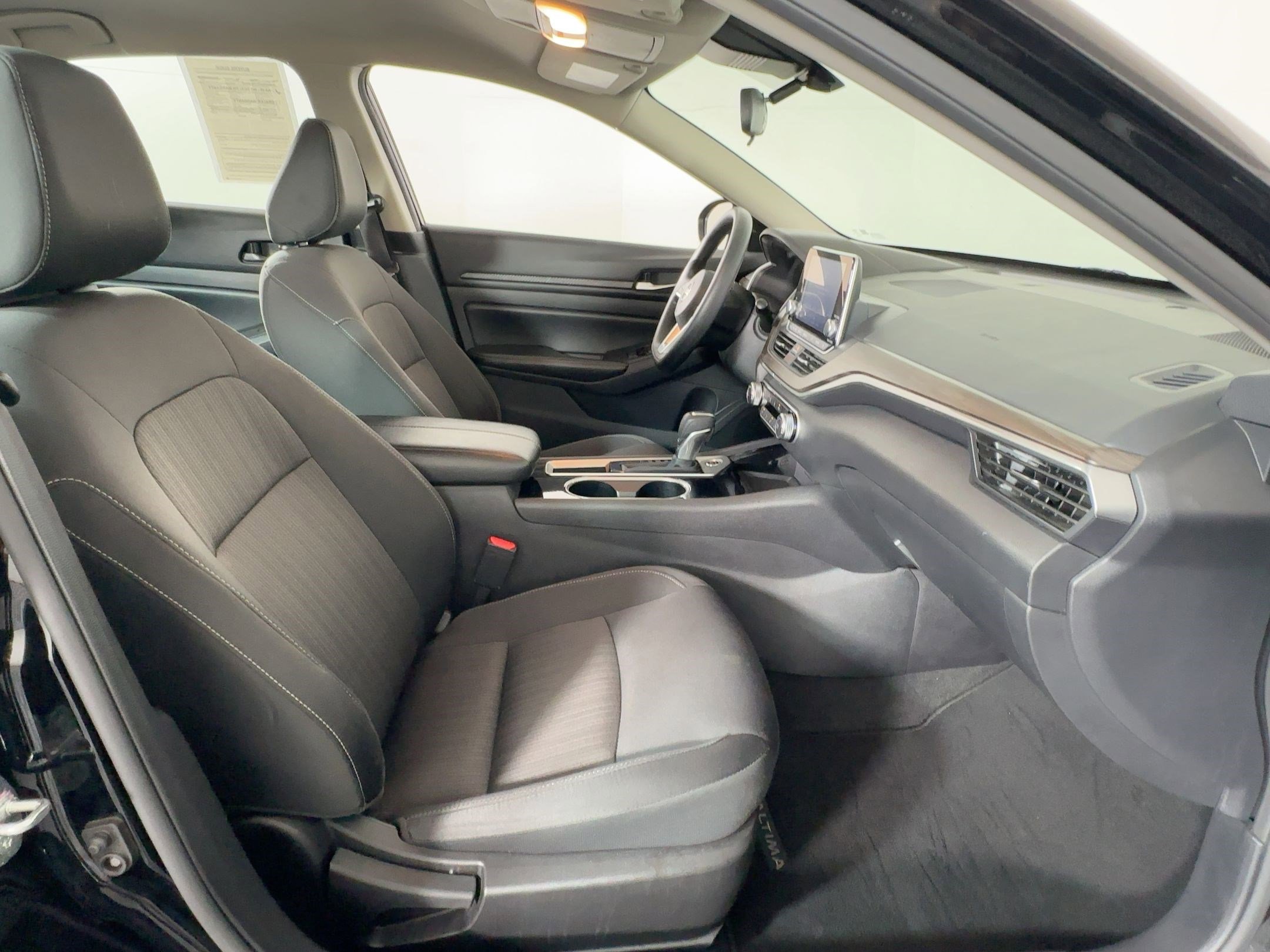 Used 2024 Nissan Altima 2.5 SV image 29