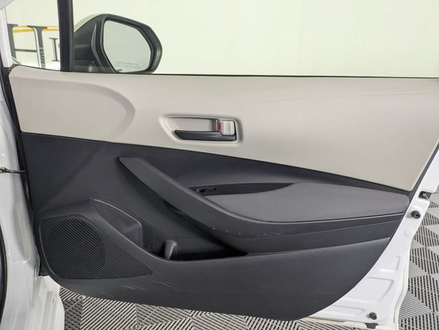 Used 2022 Toyota Corolla LE FWD image 30