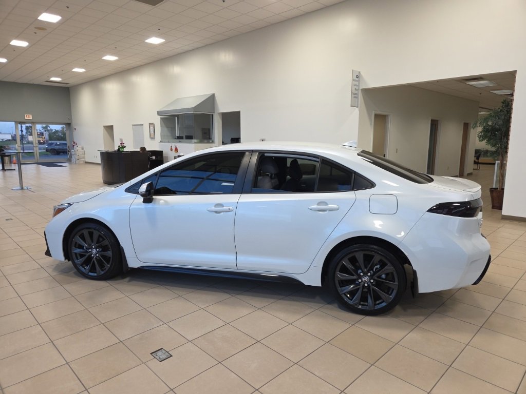 Used 2023 Toyota Corolla SE image 9