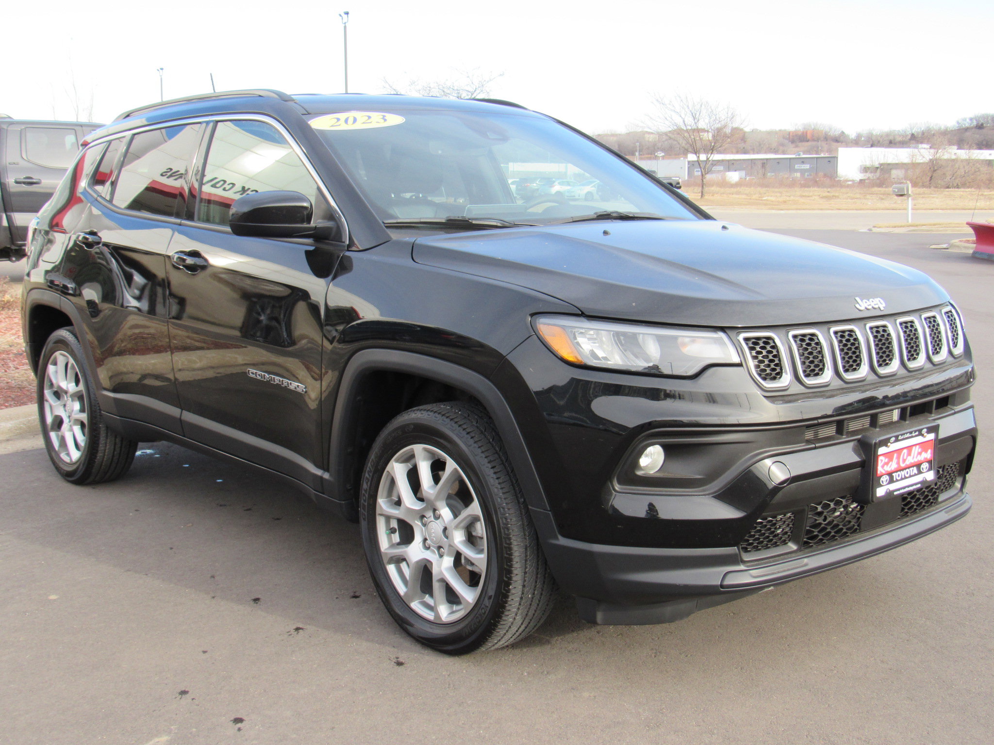 Used 2023 Jeep Compass Latitude image 4