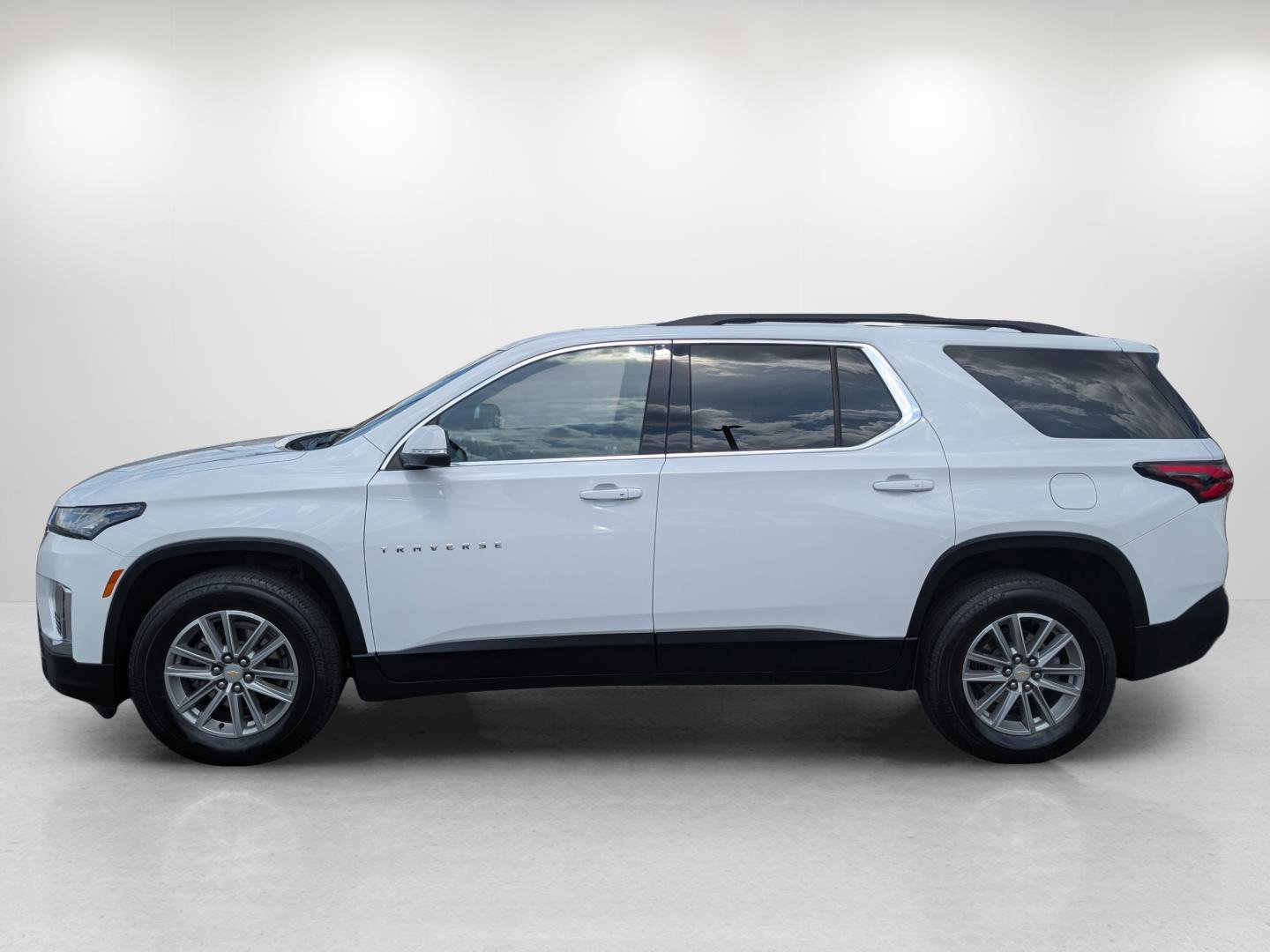 Used 2022 Chevrolet Traverse LT w/ LPO, Floor Liner Package image 8