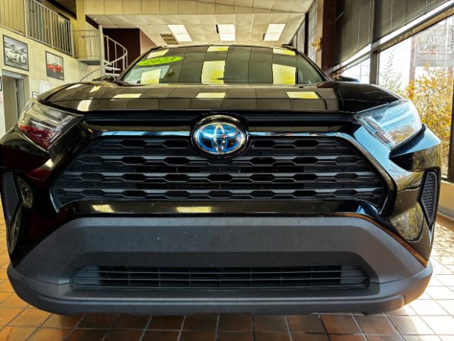 Used 2023 Toyota RAV4 XLE AWD/4WD image 4