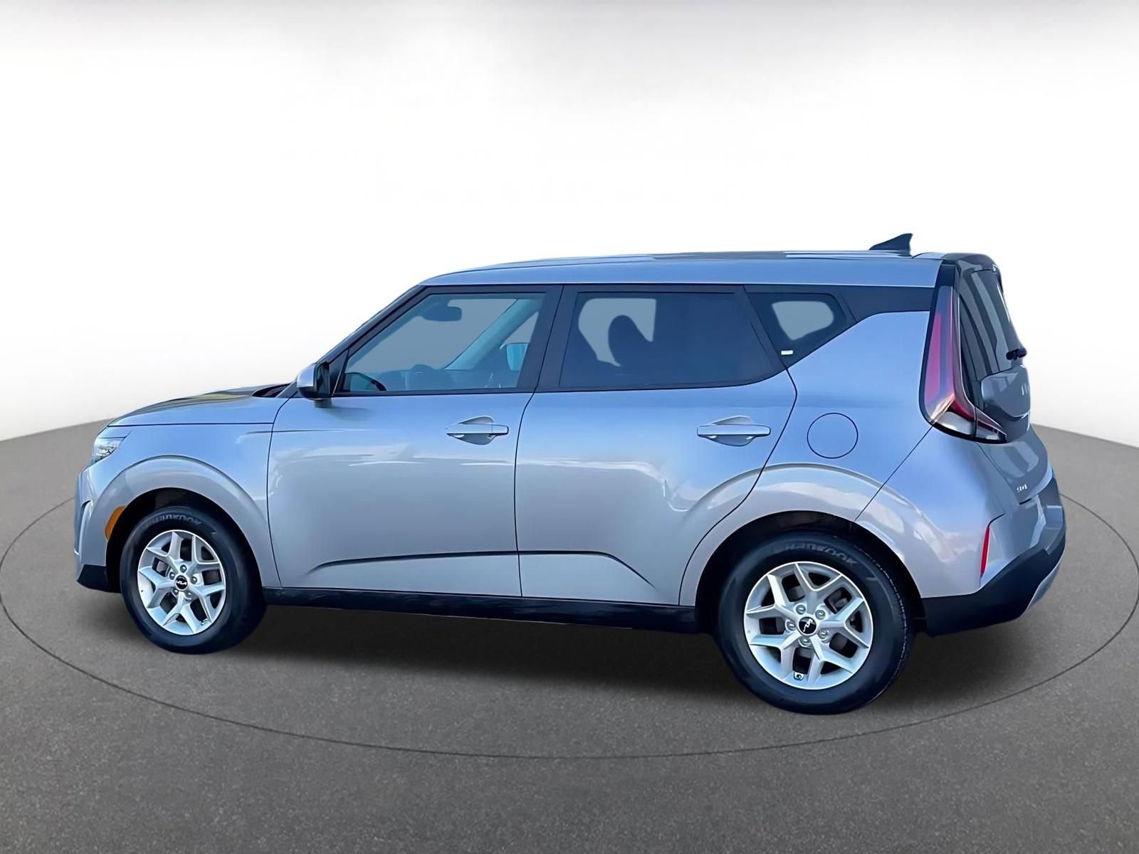 Used 2025 Kia Soul LX w/ LX Technology Package image 10