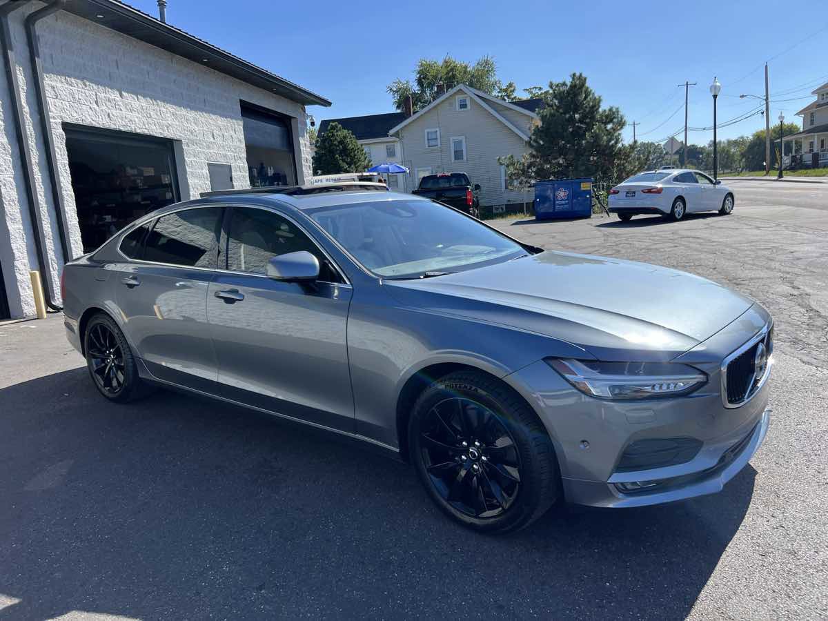 Used 2018 Volvo S90 T6 Momentum w/ Convenience Package image 6