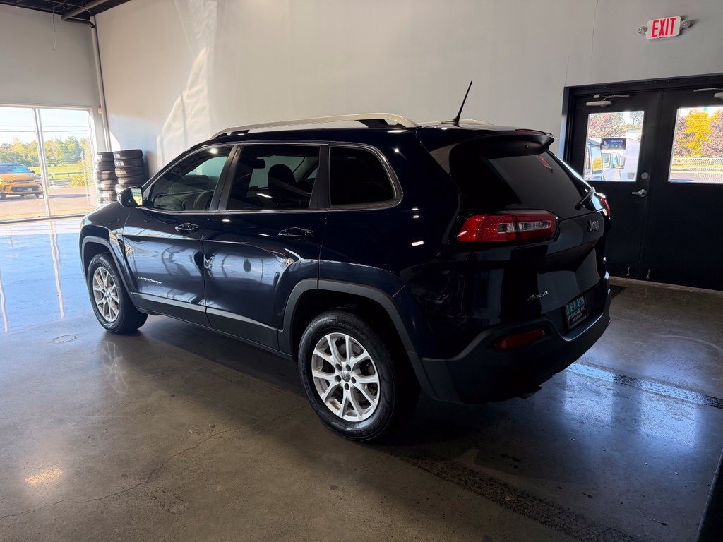 Used 2014 Jeep Cherokee Latitude w/ Cold Weather Group AWD/4WD image 6