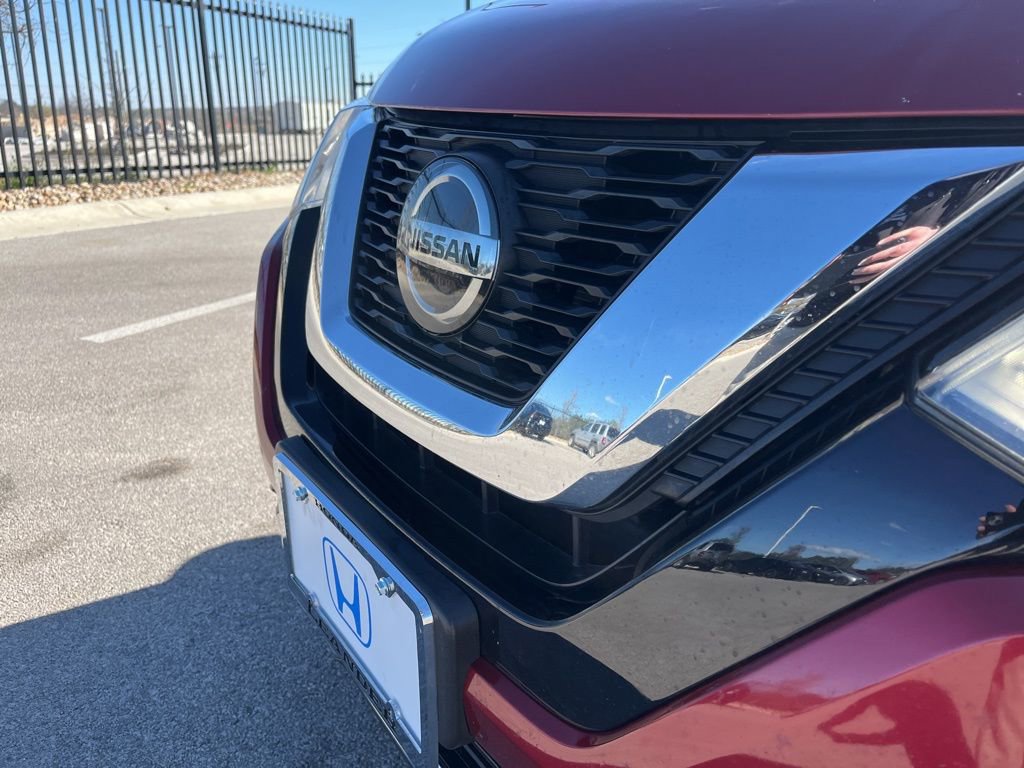 Used 2019 Nissan Rogue SL w/ Premium Package image 16