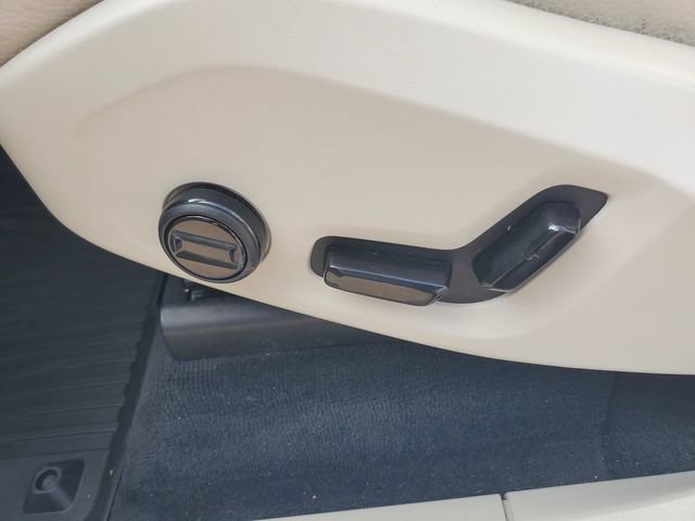 Certified 2025 Volvo XC90 T8 Plus w/ Protection Package Premier AWD/4WD image 16