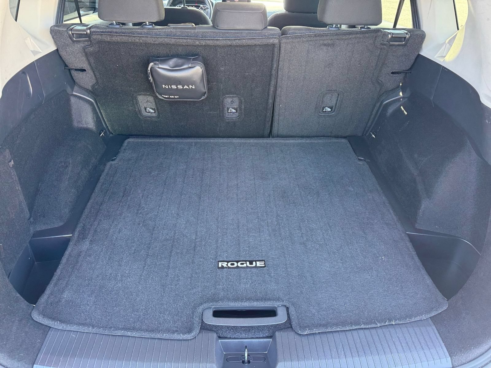 Used 2025 Nissan Rogue SV FWD image 29