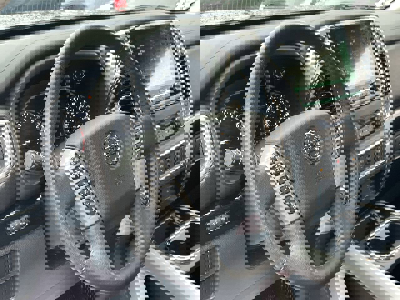 Used 2021 Nissan Titan SV w/ SV Convenience Package image 30