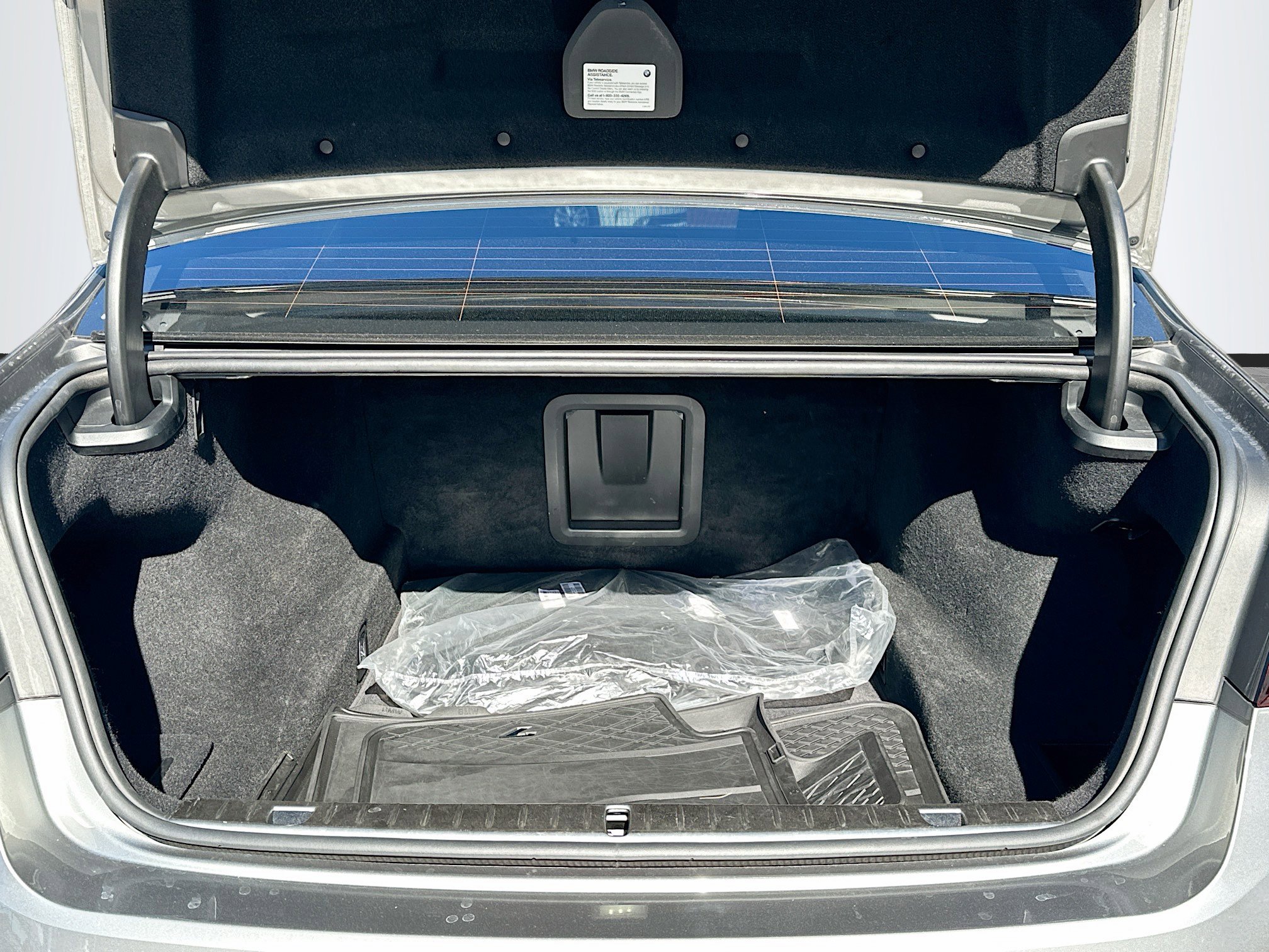 Used 2022 BMW 750i xDrive w/ Executive Package image 28